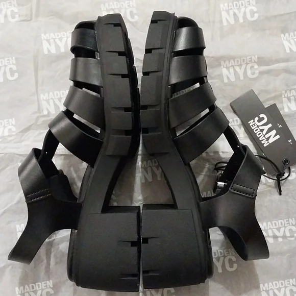 Madden NYC Chunky Platform Sandals Womens 7 Black Strappy Wedge Sandal - Picture 4 of 8